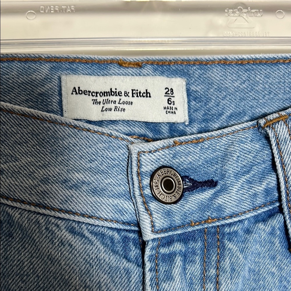 Abercrombie & Fitch Ultra Loose Low Rise Light Blue Denim Jeans Curve 28 6 Short - Picture 2 of 7